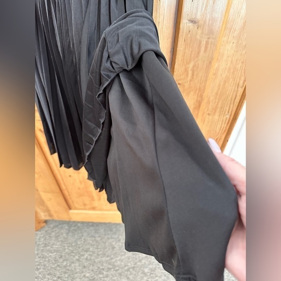 Women’s Cocktail Dress With Sequin Top and Black Pleated, Lined Skirt Size Small - Picture 6 of 13